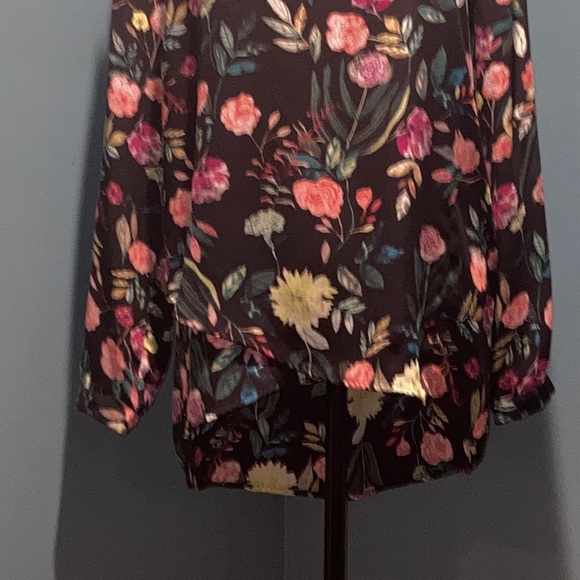 Chelsea & Theodore Black Floral Print Top Size Medium - Picture 3 of 12
